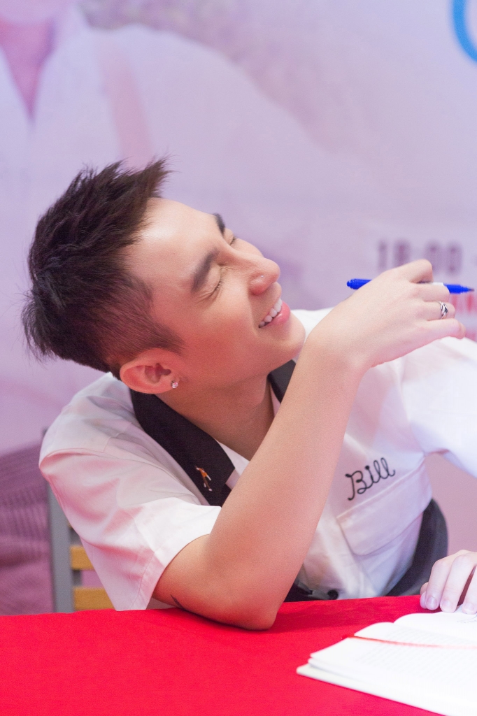 hang nghin fans xep hang cho son tung m tp ky tang sach