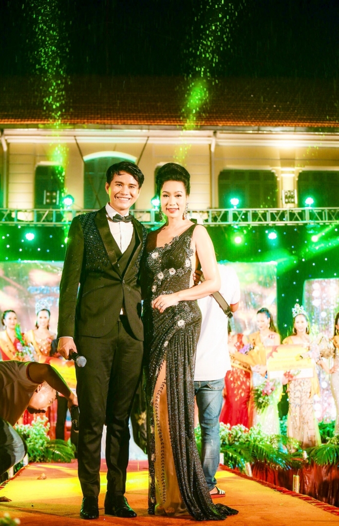 giam khao trinh kim chi long lay trao vuong mien cho nu hoang doanh nhan viet nam 2017