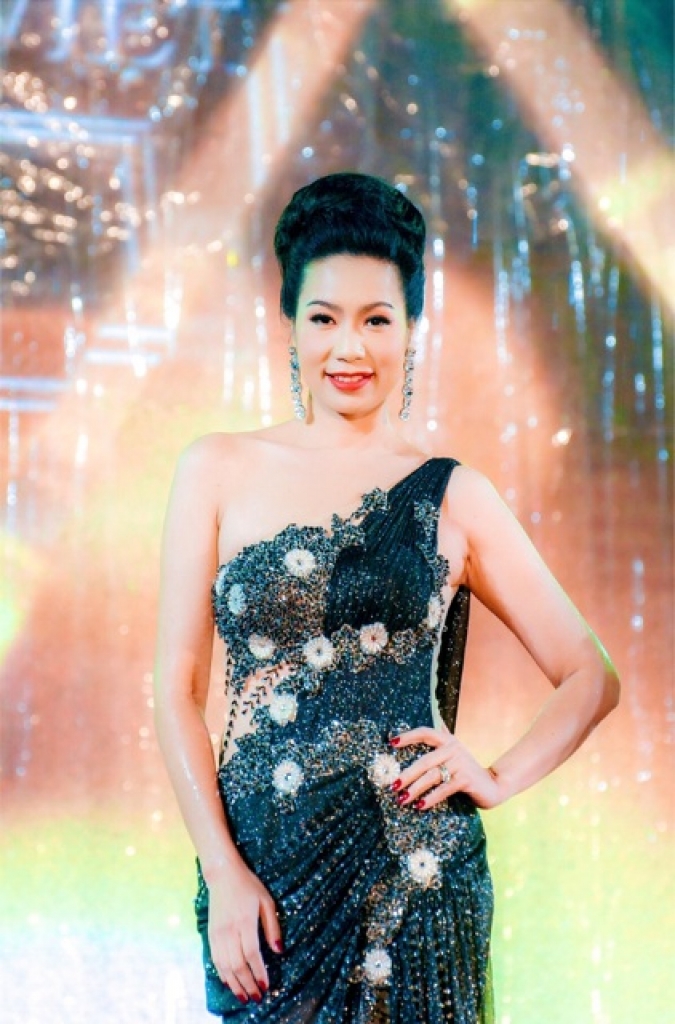 giam khao trinh kim chi long lay trao vuong mien cho nu hoang doanh nhan viet nam 2017