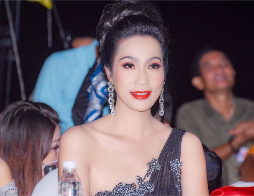 giam khao trinh kim chi long lay trao vuong mien cho nu hoang doanh nhan viet nam 2017