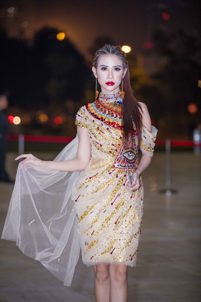 miss tourism lien phuong hoa nu than ai cap tren tham do thoi trang ha noi