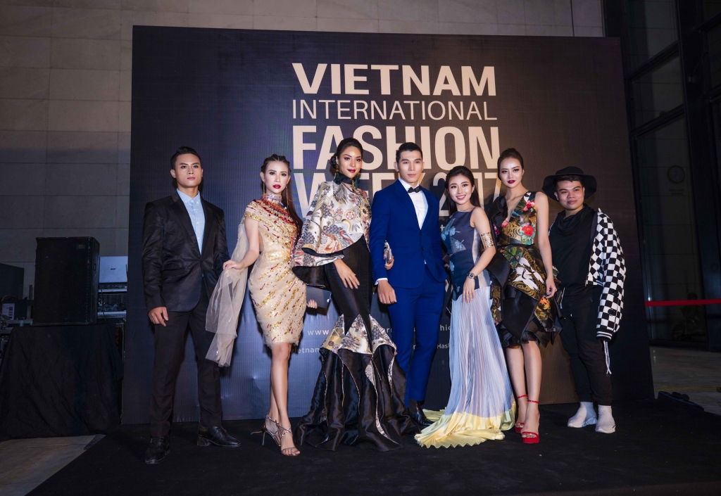 miss tourism lien phuong hoa nu than ai cap tren tham do thoi trang ha noi