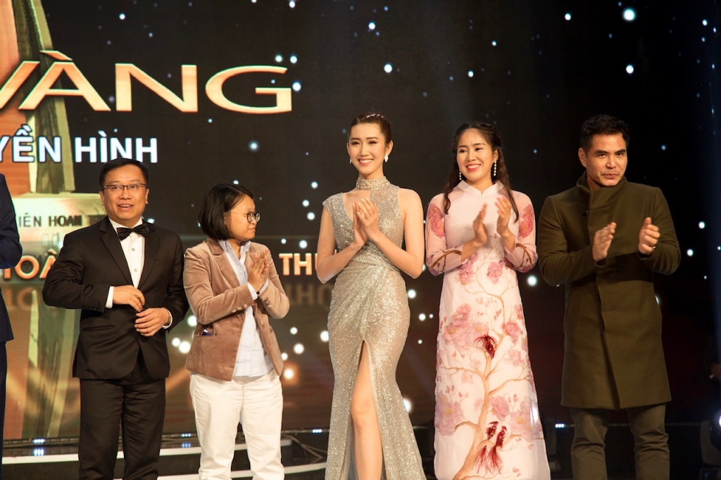 thuy ngan mong khan gia tiep tuc ung ho de cho cai ket vien man