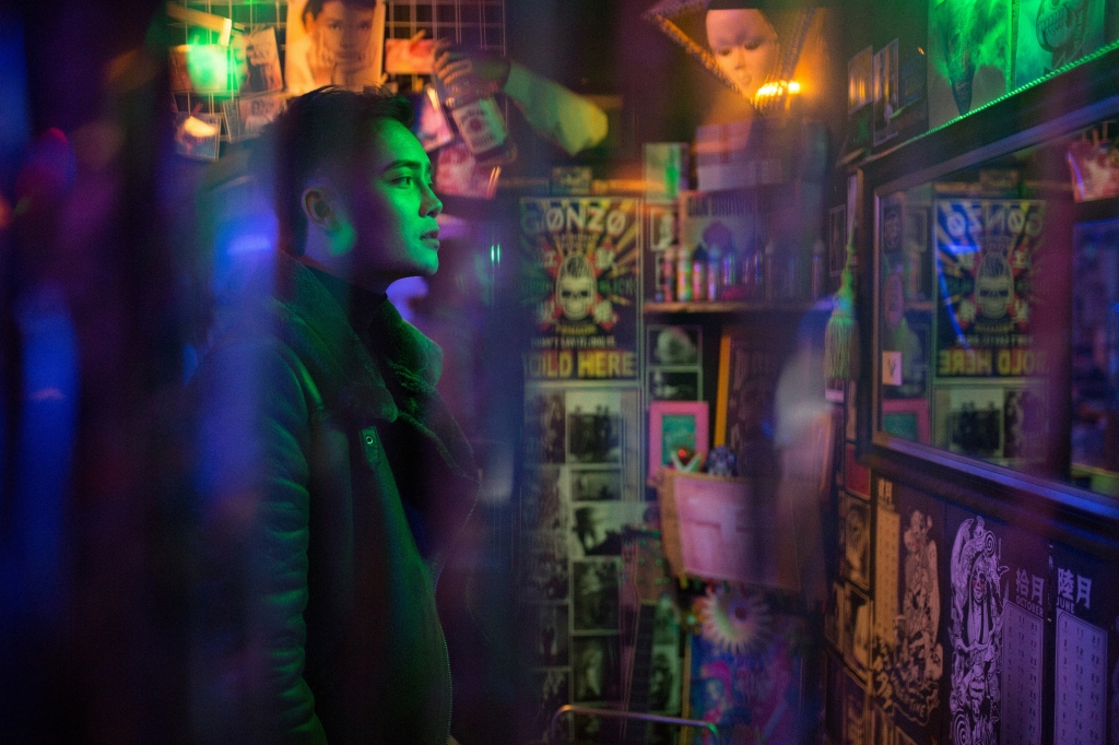 bat ngo voi su lot xac cua hoang tu buon dang tuan phuong trong mv moi