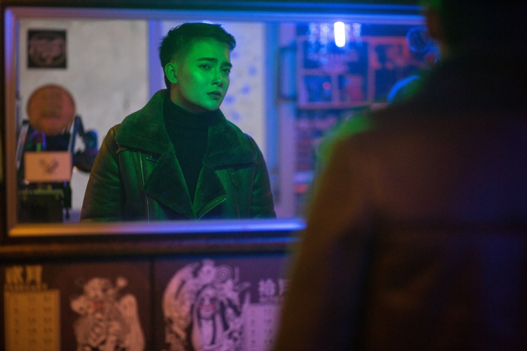 bat ngo voi su lot xac cua hoang tu buon dang tuan phuong trong mv moi