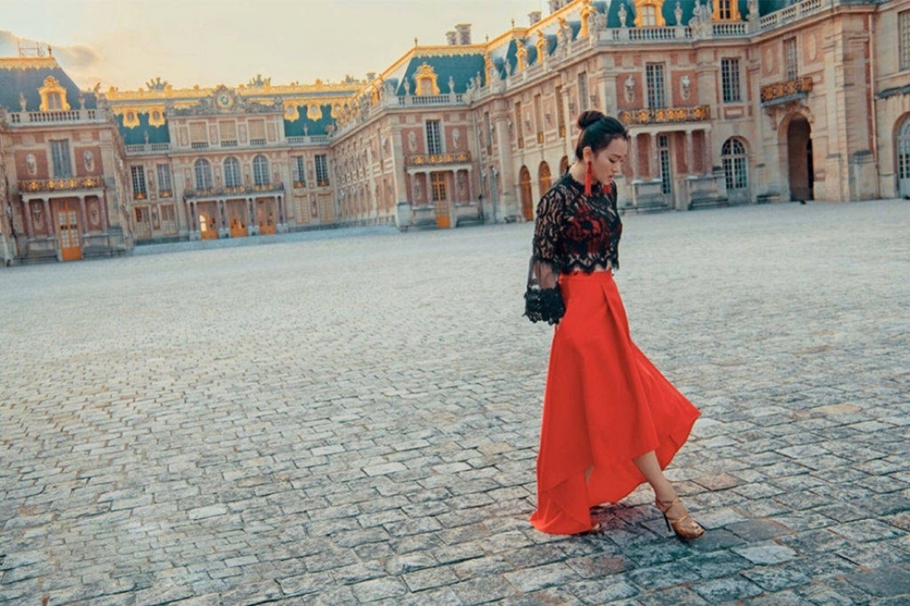 o tuoi 52 cung loi van cuon hut voi bo anh ruc ro