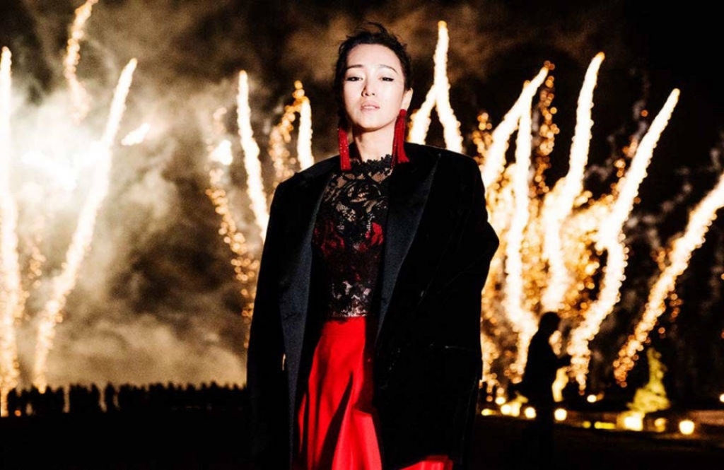 o tuoi 52 cung loi van cuon hut voi bo anh ruc ro