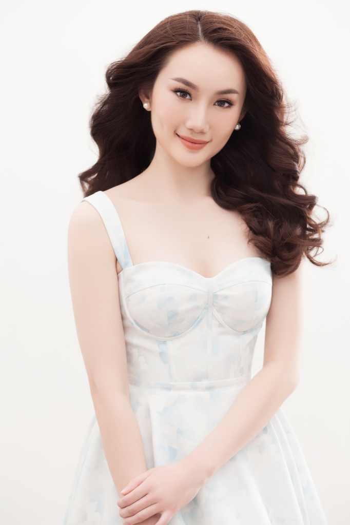 hoang my an giong ca viet toa sang tren san khau ca nhac thuy nga