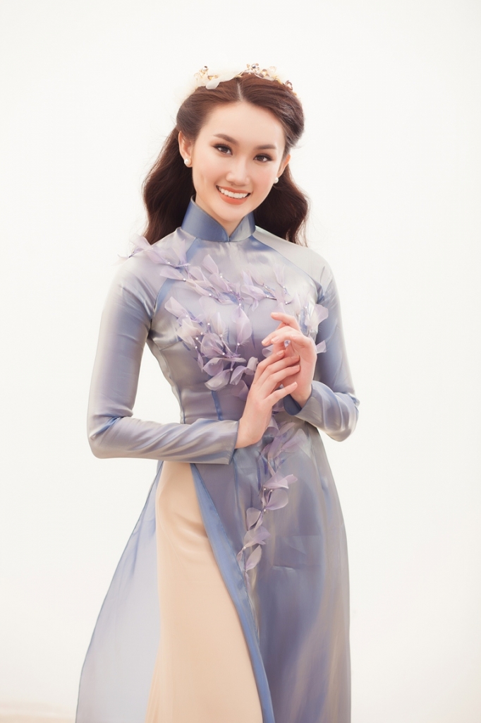 hoang my an giong ca viet toa sang tren san khau ca nhac thuy nga