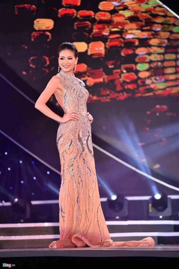 nguoi dep xu dua phuong khanh dang quang a hau bien viet nam toan cau 2018