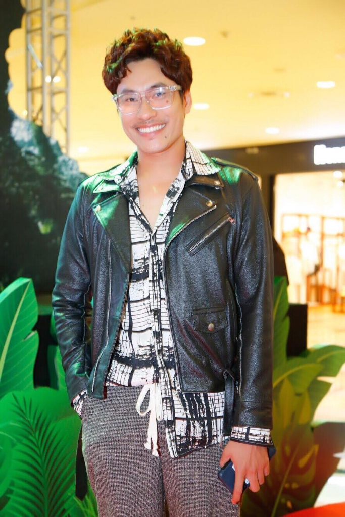 cu lat mat ngoan muc cua chang khuyet kieu minh tuan