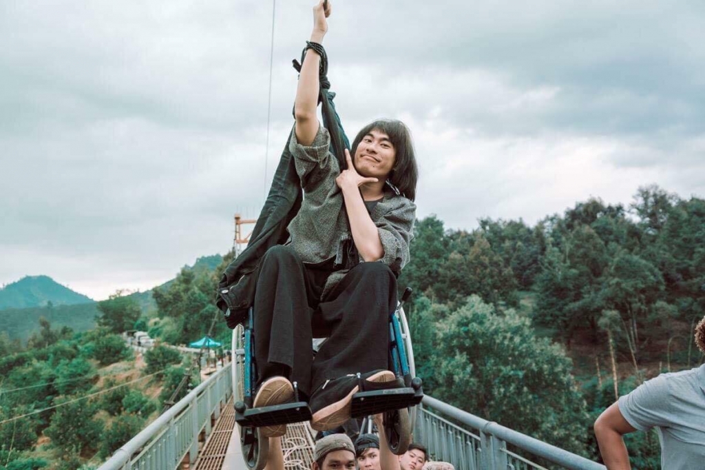 cu lat mat ngoan muc cua chang khuyet kieu minh tuan