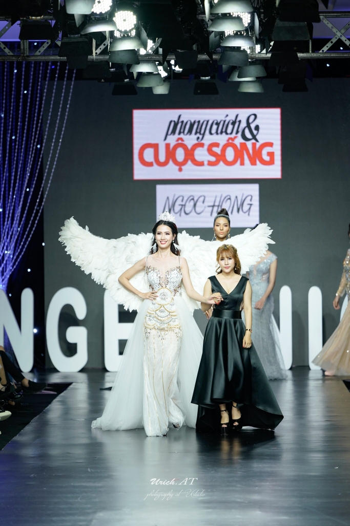 phan thi mo long lay voi vai tro vedette cua ntk ngoc hong