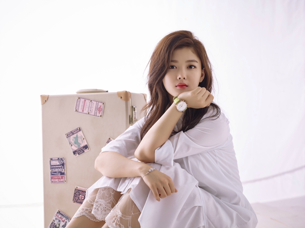 kim yoo jung len tieng ve ly do bo thi dai hoc