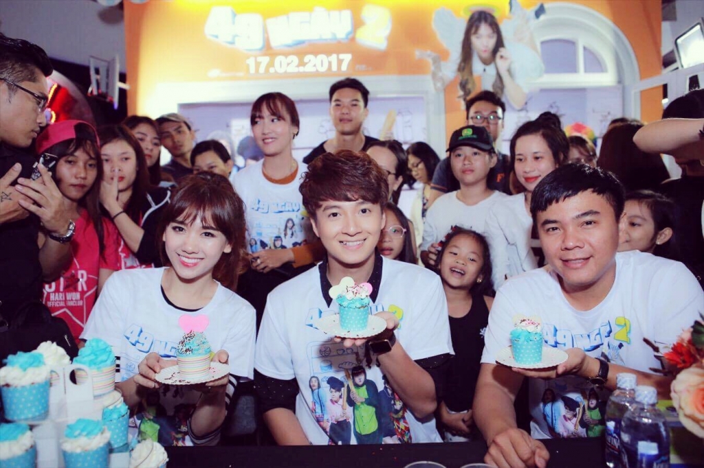 hari won ra ng ro giao luu cu ng nguo i ham mo