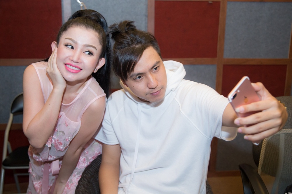 janny thuy tran ket hop cung nhac si trieu view tang nhat tue cho ra mat mv ve tet