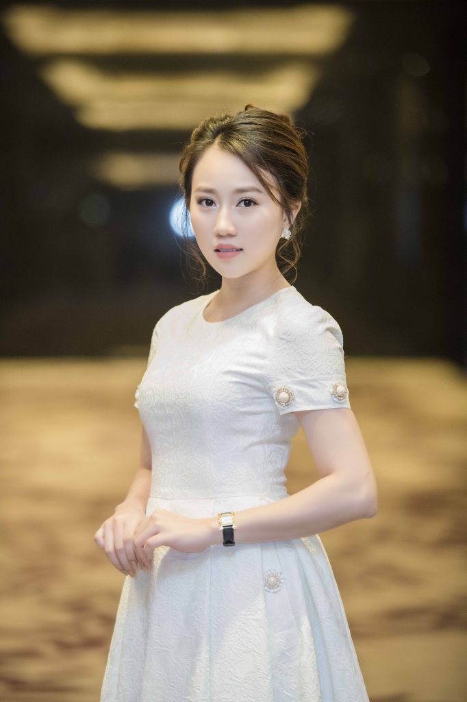 huynh hong loan khoe ve dep ngoc nu