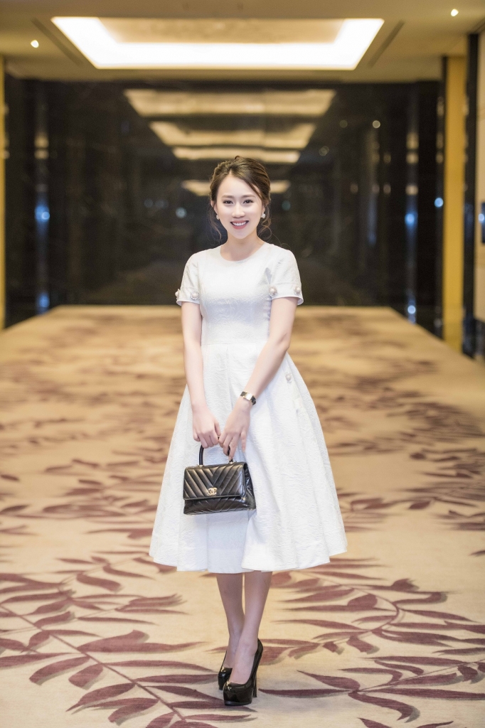 huynh hong loan khoe ve dep ngoc nu