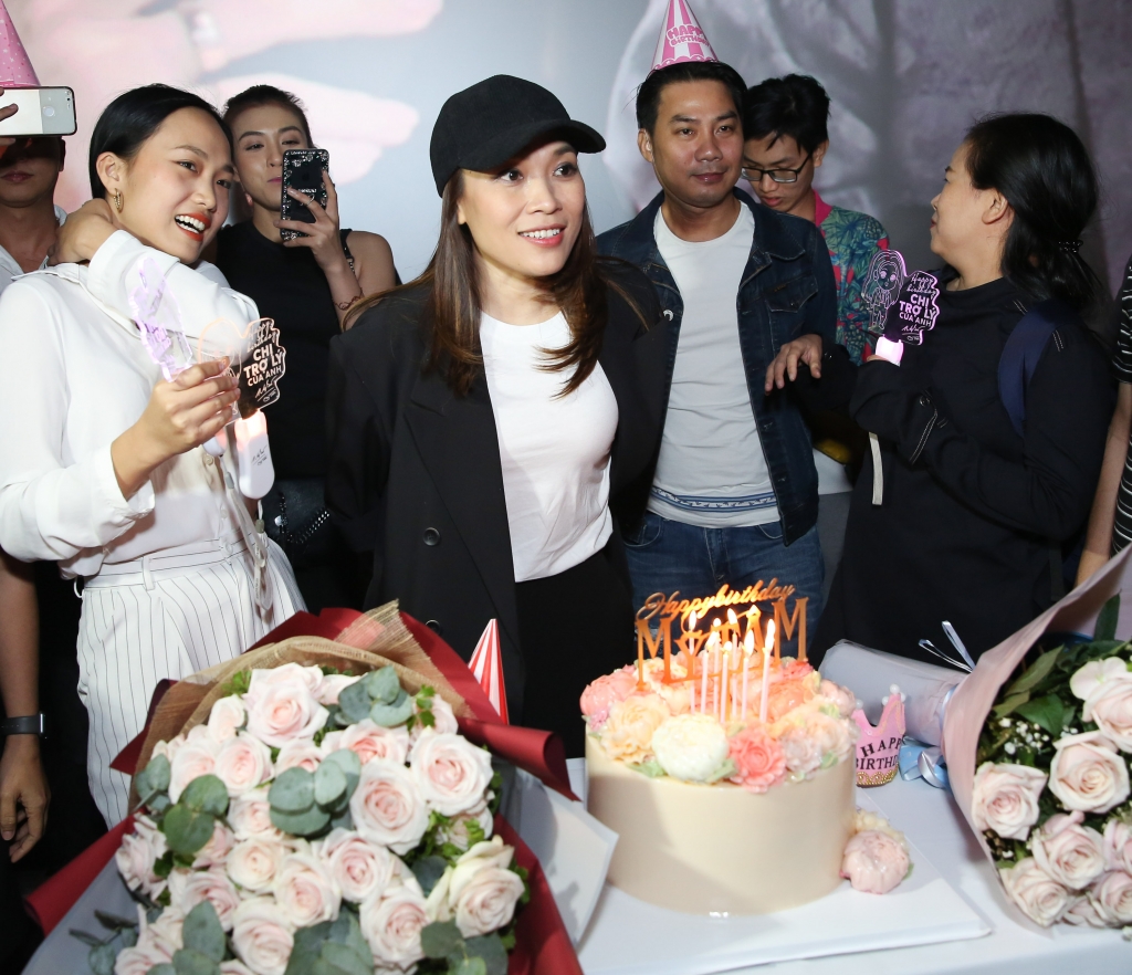 my tam roi nuoc mat khi duoc fan bi mat to chuc sinh nhat ngay trong rap phim