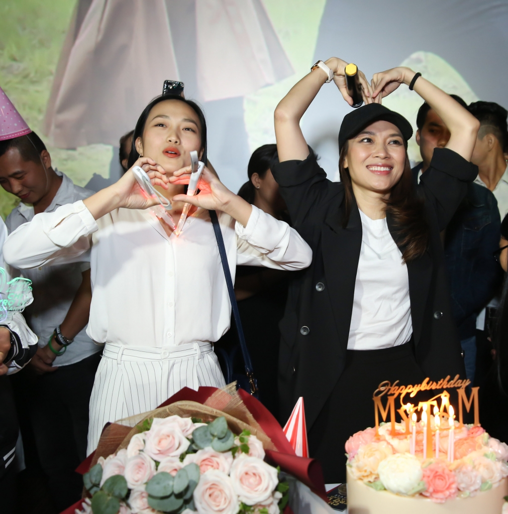 my tam roi nuoc mat khi duoc fan bi mat to chuc sinh nhat ngay trong rap phim