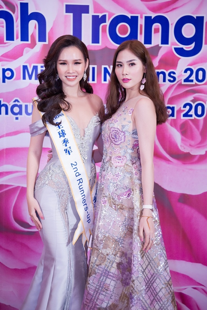 dan chan dai hoa hau hoan vu den chuc mung thanh trang dang quang a hau 2