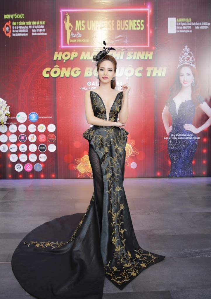 hoa khoi bao ngoc tu tin ngoi ghe nong hoa hau doanh nhan hoan vu 2018 tai nhat ban