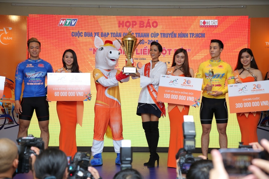 vi qua yeu cup truyen hinh mr dam da tu lam nhac hoa am khi the hien ca khuc chu de cua cuoc dua