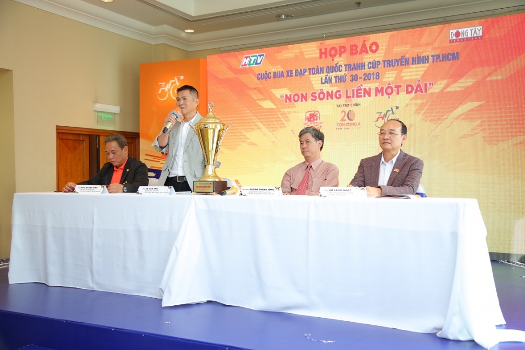 vi qua yeu cup truyen hinh mr dam da tu lam nhac hoa am khi the hien ca khuc chu de cua cuoc dua