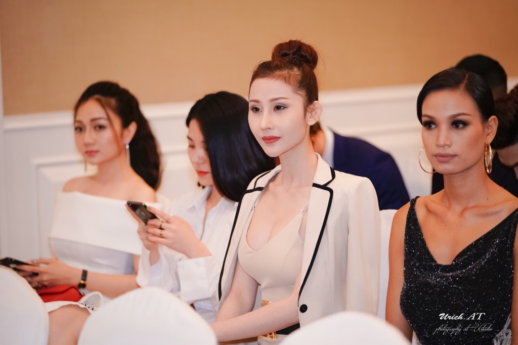 a khoi duyen dang ao dai chi nguyen guong mat sang gia tai cuoc thi nguoi mau thoi trang