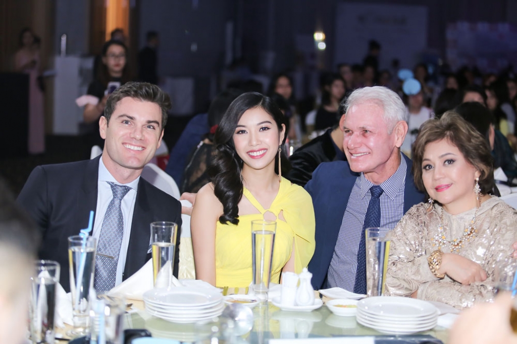 thuy van xuat hien rang ro tai su kien dien dan nu lanh dao quoc te