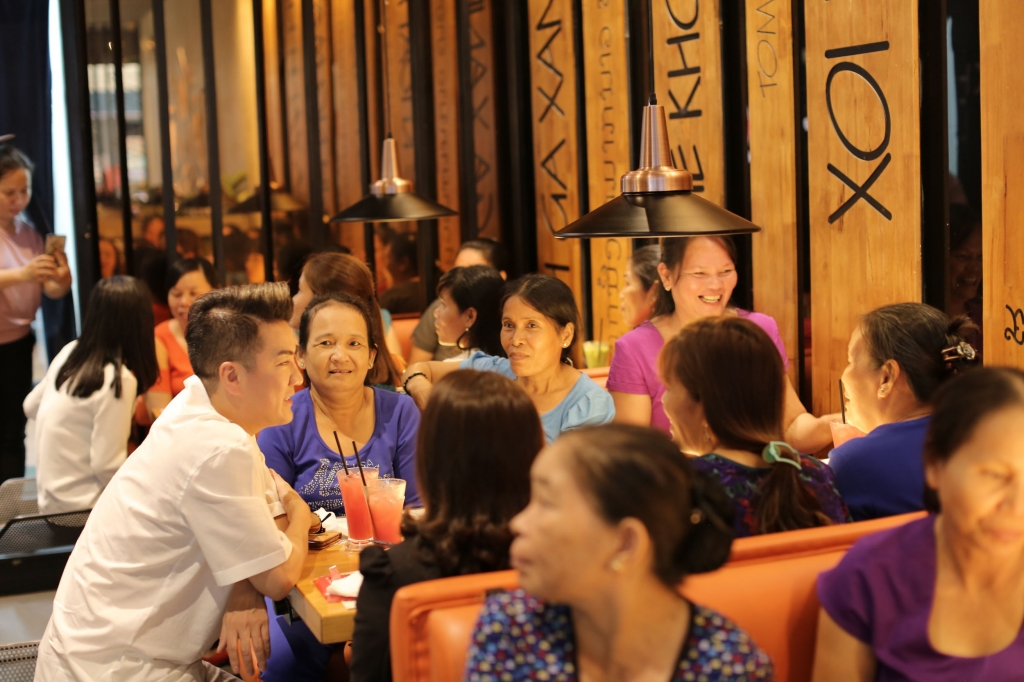 dam vinh hung va bua tiec chieu dai danh cho nhung nguoi phu nu dac biet o sai gon
