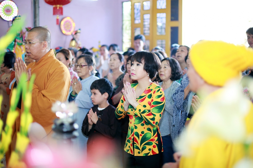 viet huong la lam trong mai toc ngan di hanh huong dau nam
