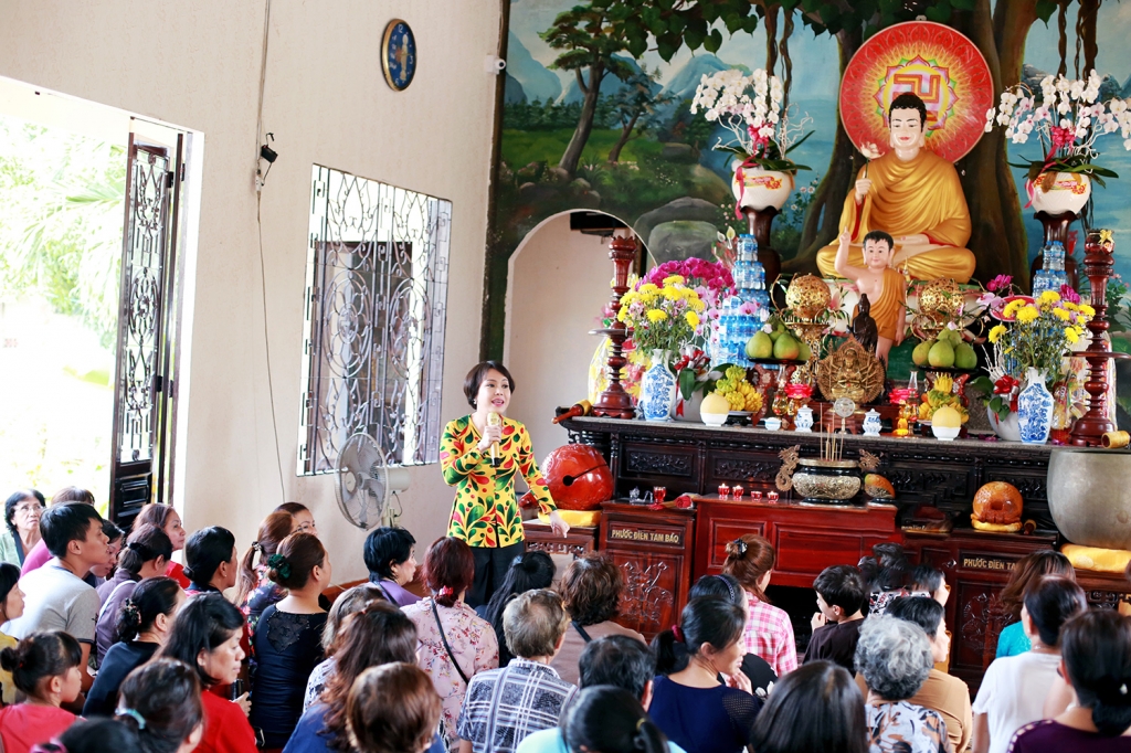 viet huong la lam trong mai toc ngan di hanh huong dau nam