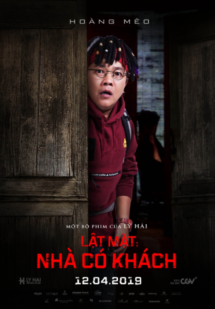 bom tan viet thang 4 lat mat nha co khach tung bo poster nhan vat gay to mo voi hinh anh khach sau canh cua