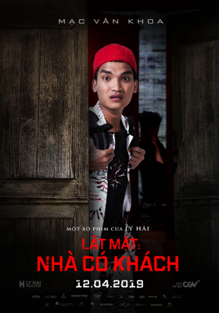 bom tan viet thang 4 lat mat nha co khach tung bo poster nhan vat gay to mo voi hinh anh khach sau canh cua
