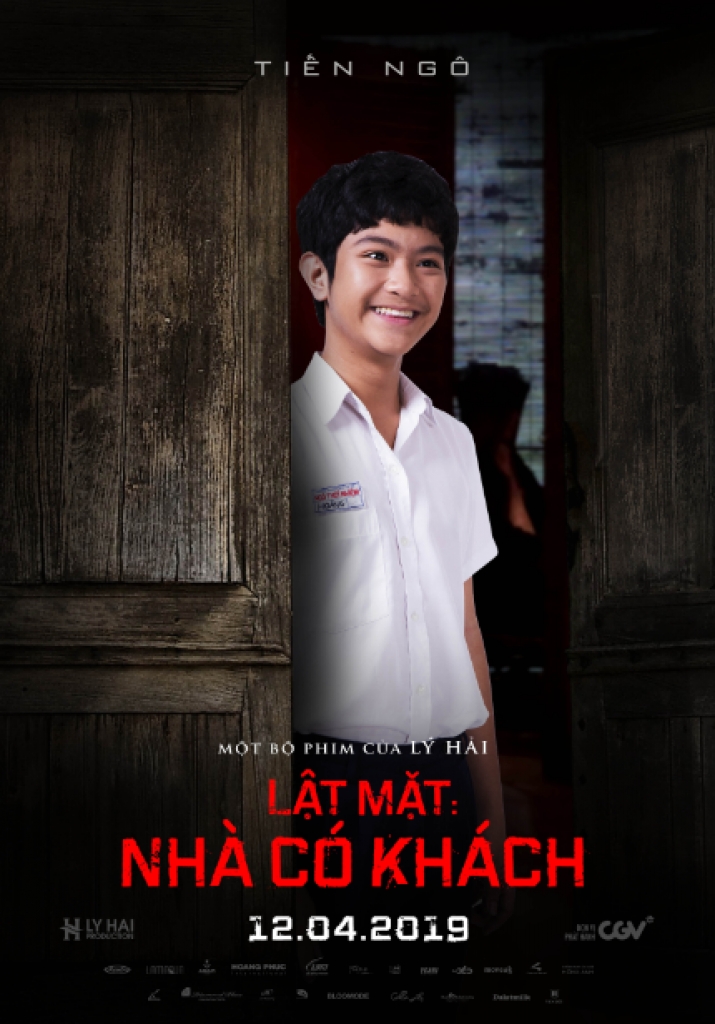 bom tan viet thang 4 lat mat nha co khach tung bo poster nhan vat gay to mo voi hinh anh khach sau canh cua