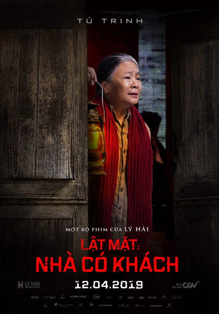 bom tan viet thang 4 lat mat nha co khach tung bo poster nhan vat gay to mo voi hinh anh khach sau canh cua