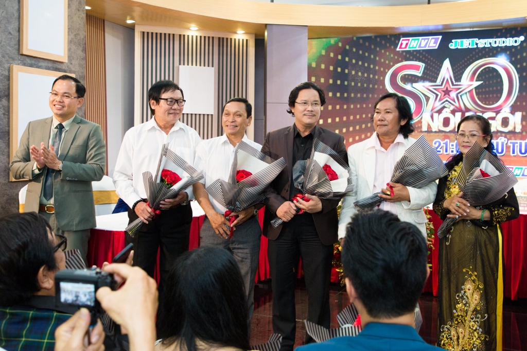 sao noi ngoi mua 4 moi la va da dang mang dam tinh giai tri