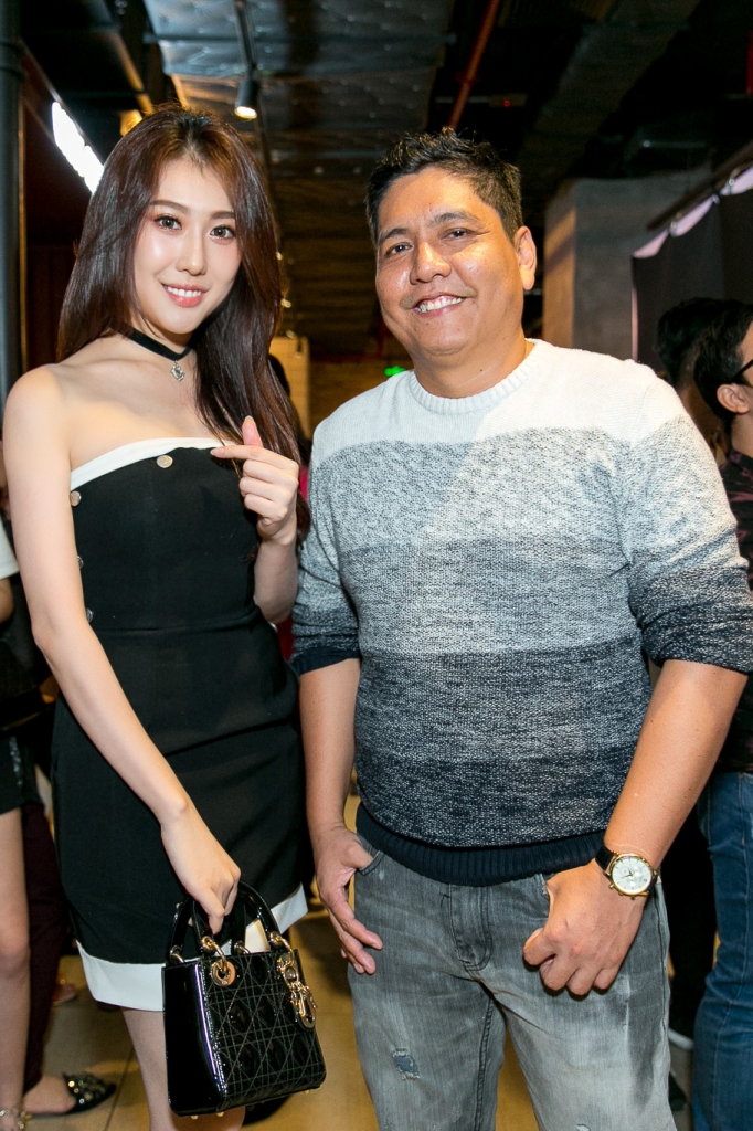 hoa hau hoang kim khoe ve dep khong goc chet khi di xem phim yeu em bat chap