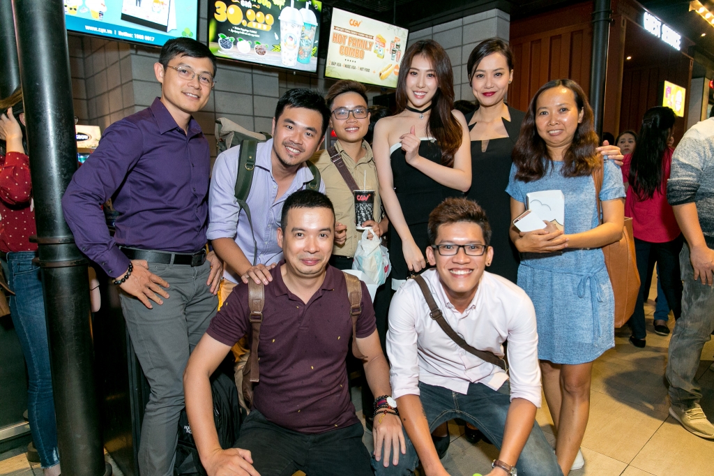 hoa hau hoang kim khoe ve dep khong goc chet khi di xem phim yeu em bat chap