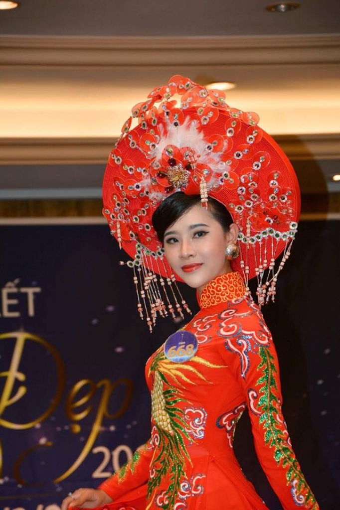 nguoi dep quynh nhu rang ngoi voi thiet ke cua tommy nguyen