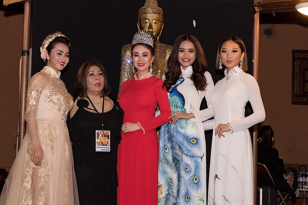 miss ao dai hieu hoa hanh phuc khi mang chuong sang danh xu nguoi