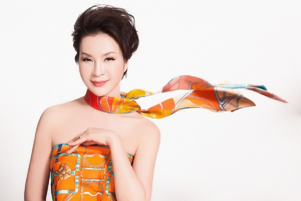 thanh mai bat chap thoi gian duoi ban tay phu thuy cua chuyen gia makeup dung phan