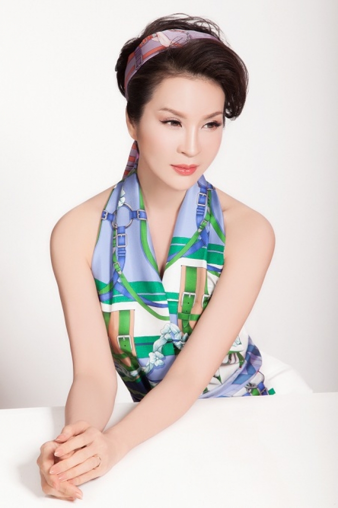 thanh mai bat chap thoi gian duoi ban tay phu thuy cua chuyen gia makeup dung phan