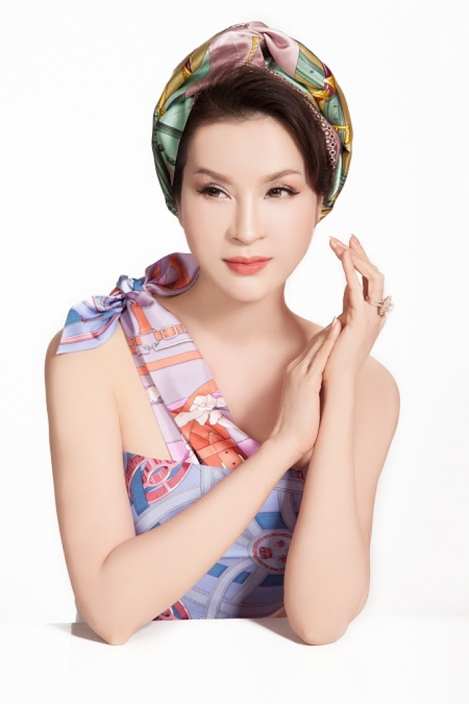 thanh mai bat chap thoi gian duoi ban tay phu thuy cua chuyen gia makeup dung phan