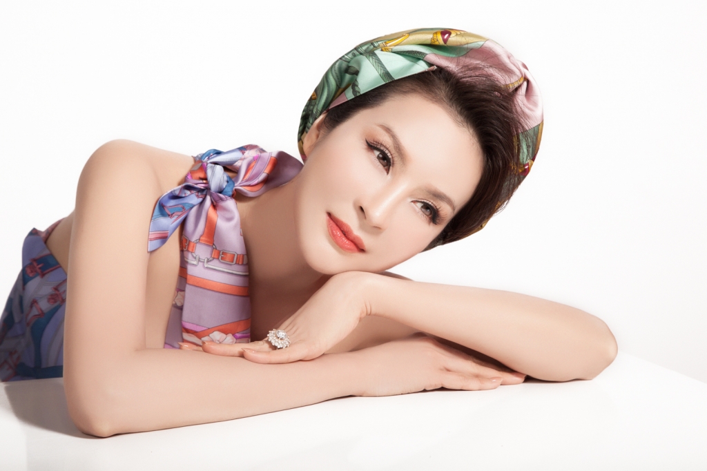 thanh mai bat chap thoi gian duoi ban tay phu thuy cua chuyen gia makeup dung phan