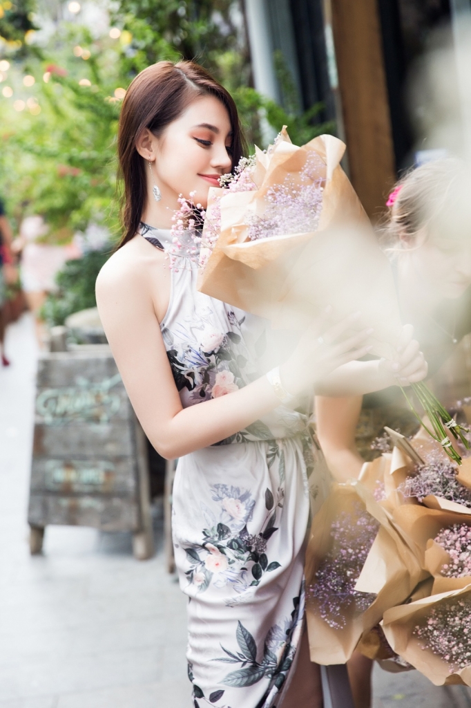 hoa hau jolie nguyen ve uc don sinh nhat muon cung me va anh trai