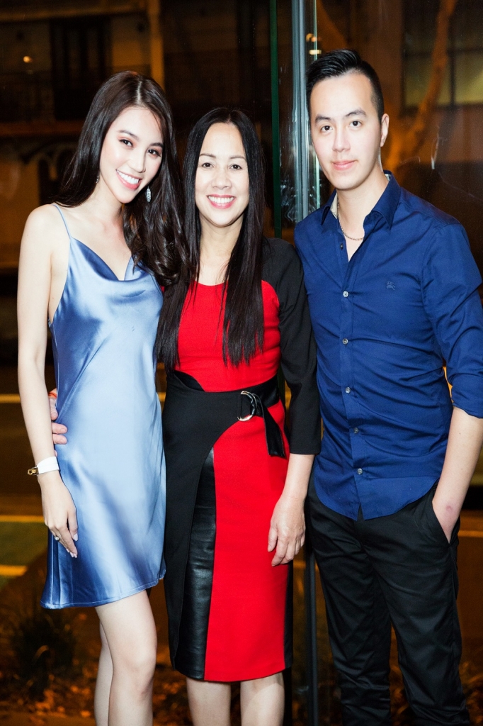 hoa hau jolie nguyen ve uc don sinh nhat muon cung me va anh trai