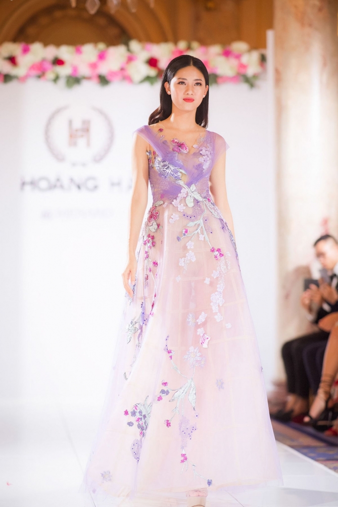 menard dong hanh cung ntk hoang hai tai cannes