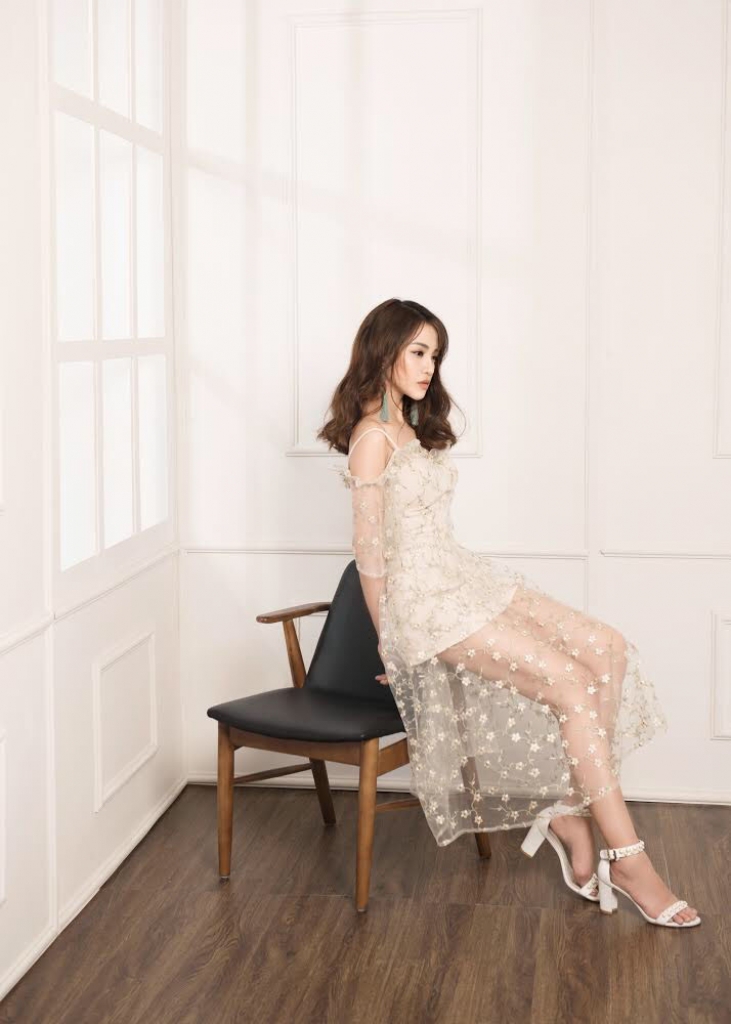 thien nga ngot ngao e ap tua doa hoa hong trong bo anh moi